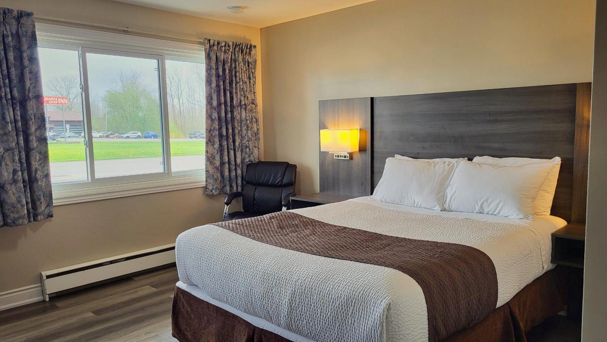 Maple Leaf Inn & Suites Kincardine Exterior foto